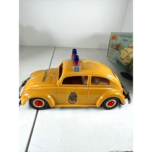 Pepe Auto VW Cop Cara Is A Friction Car With Siren